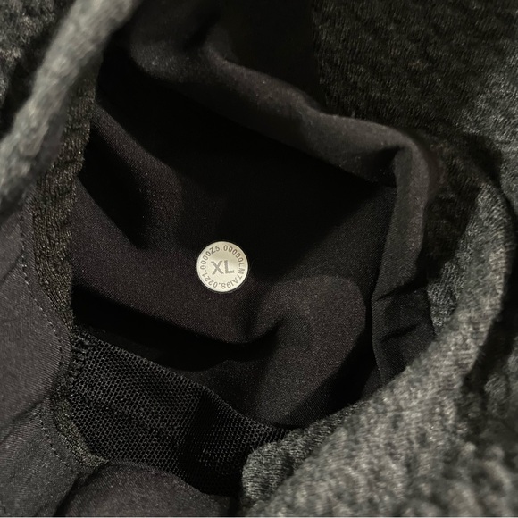 Lululemon At Ease Shorts 7” Heathered Black Gray Size XL Training Gym - Picture 6 of 7